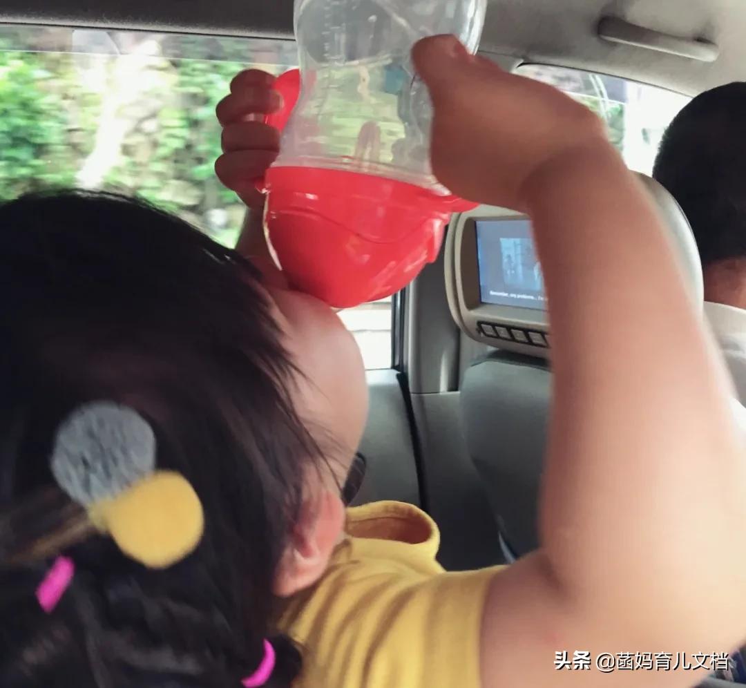 儿童水杯怎么选比较好,儿童水杯材质哪种最安全