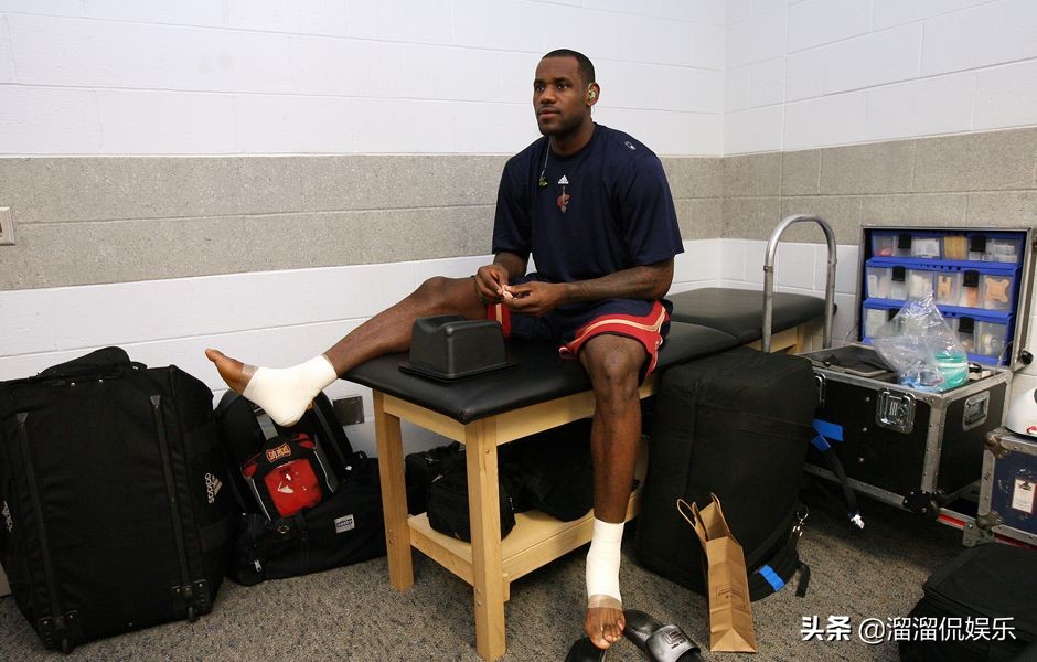 詹姆斯脚趾严重变形图片,詹姆斯脚趾受伤