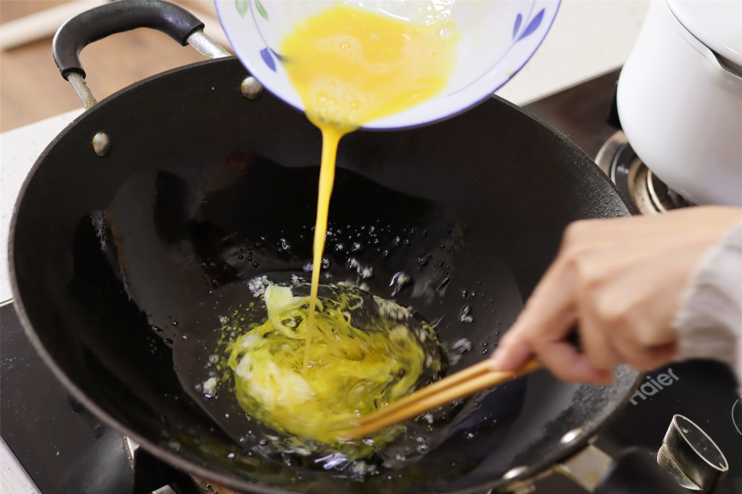 蛋炒饭怎么把老蛋炒焦脆,蛋炒饭每粒饭裹上3到4个蛋花