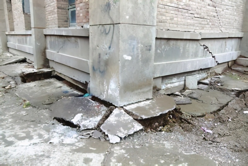 农村自建房地基不均匀沉降案例,农村自建房怎么防止隔壁地基沉降