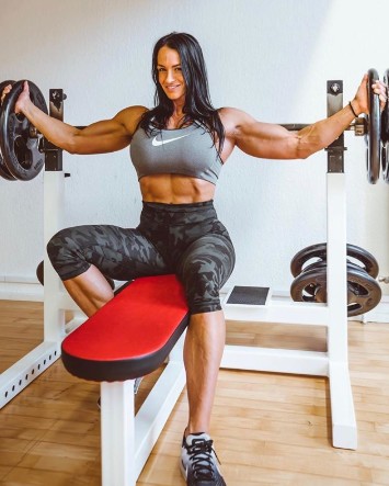 健美界最漂亮的腹肌,她被誉为全球第一健身女网红