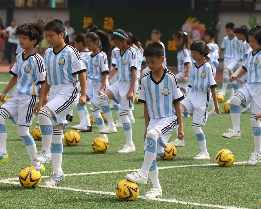 万人马拉松最美跑道激情奔跑,万人马拉松现场有多震撼