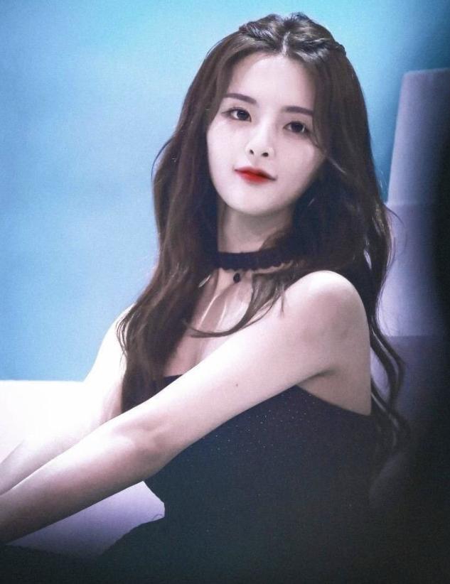 6张杨超越的照片中混进1张宋祖儿的照片,3秒能认出都是真爱粉