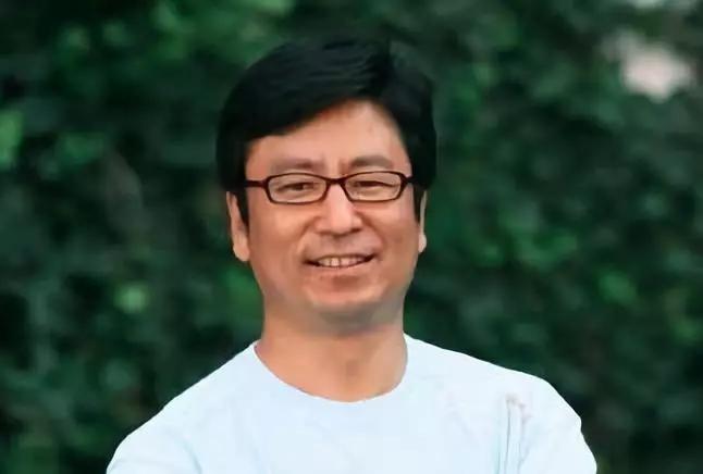 中央电视台名嘴白岩松现状,白岩松被年轻人怼说明什么