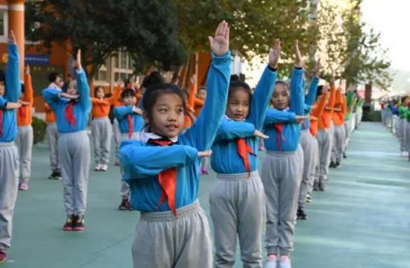 连名带姓表达了什么,连名带姓只有两笔的小学生