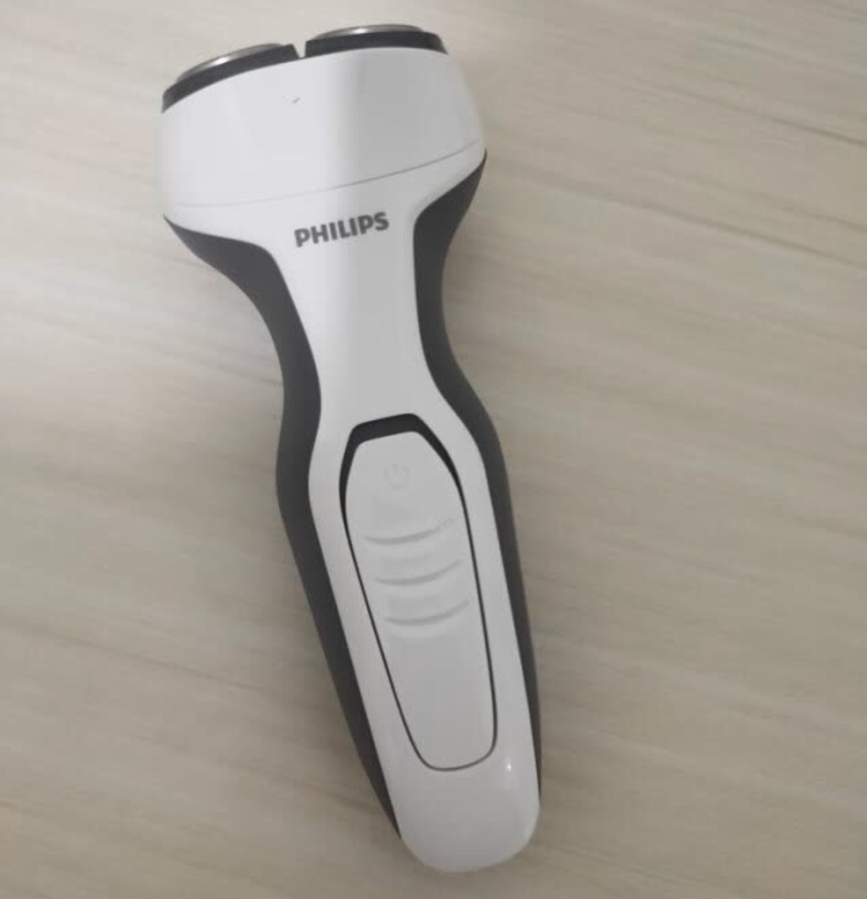 飞利浦电动剃须刀s300换刀头 (飞利浦剃须刀s500对比s300)