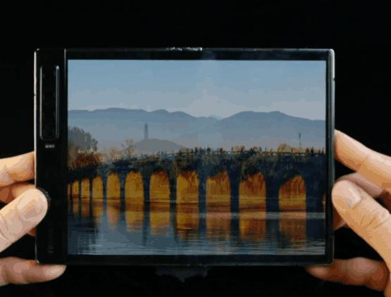 把小米铁蛋爆改成钢铁加鲁鲁的大佬,还曾把手机改造成北京城