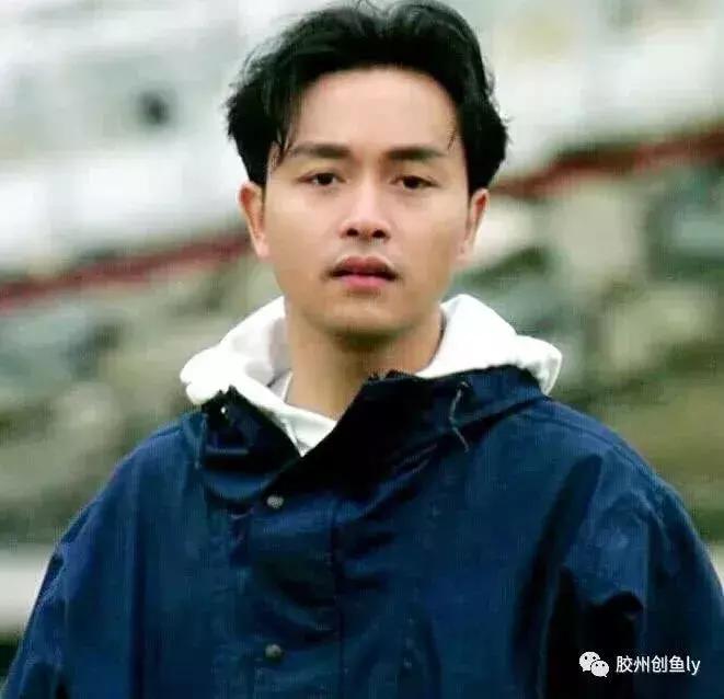 圈中最隆重的葬礼，图2葬礼吓坏警察，而他的葬礼13个粉丝殉葬