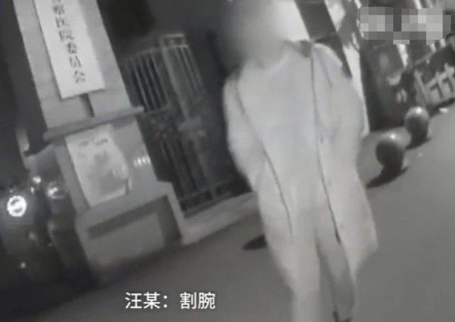 女生嫌弃男友学历低分手，几个月后要求复合，被拒绝后割腕自杀