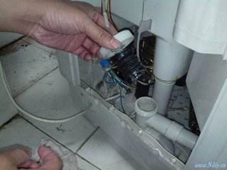 家里洗衣机不转了叫修理工来,家里洗衣机不转没有电机的声音