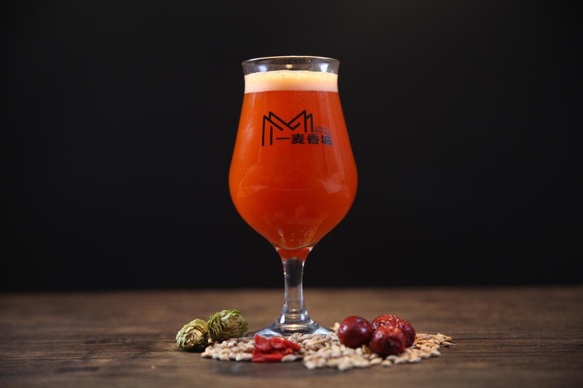 人到中年不得已喝茶都要泡枸杞,人到中年不得已杯中老得泡枸杞