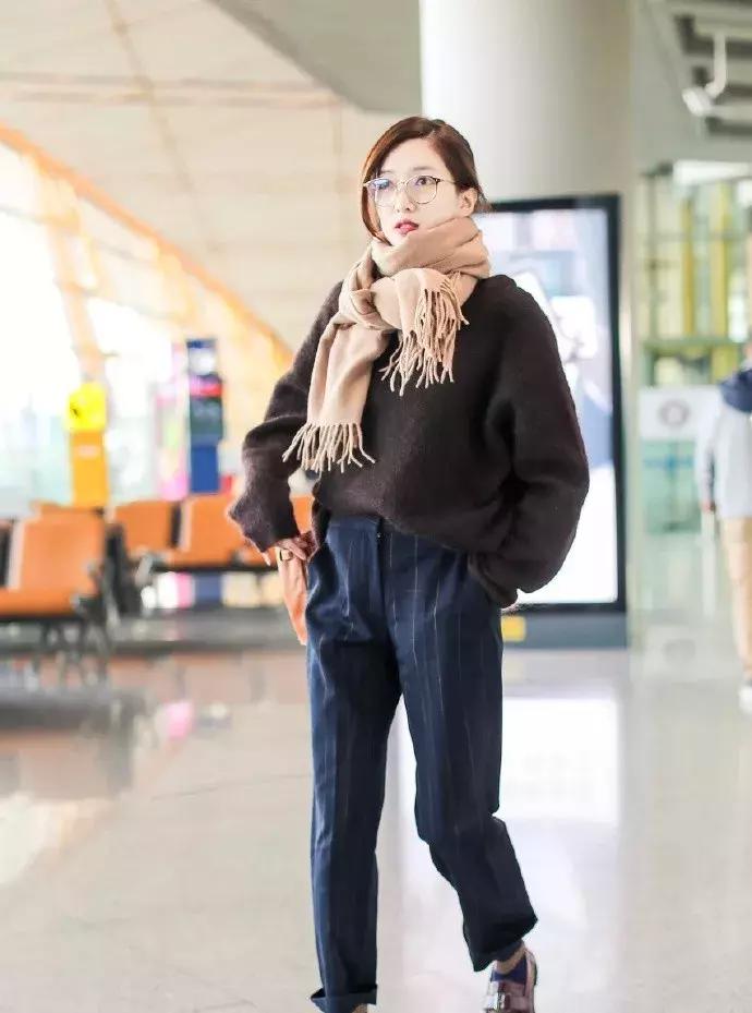 江疏影唐嫣同款大衣,江疏影牛仔棉服