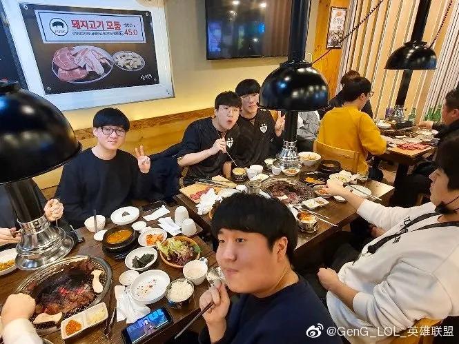 Rookie向白银偷学技术；新稻草人模型太吓人了