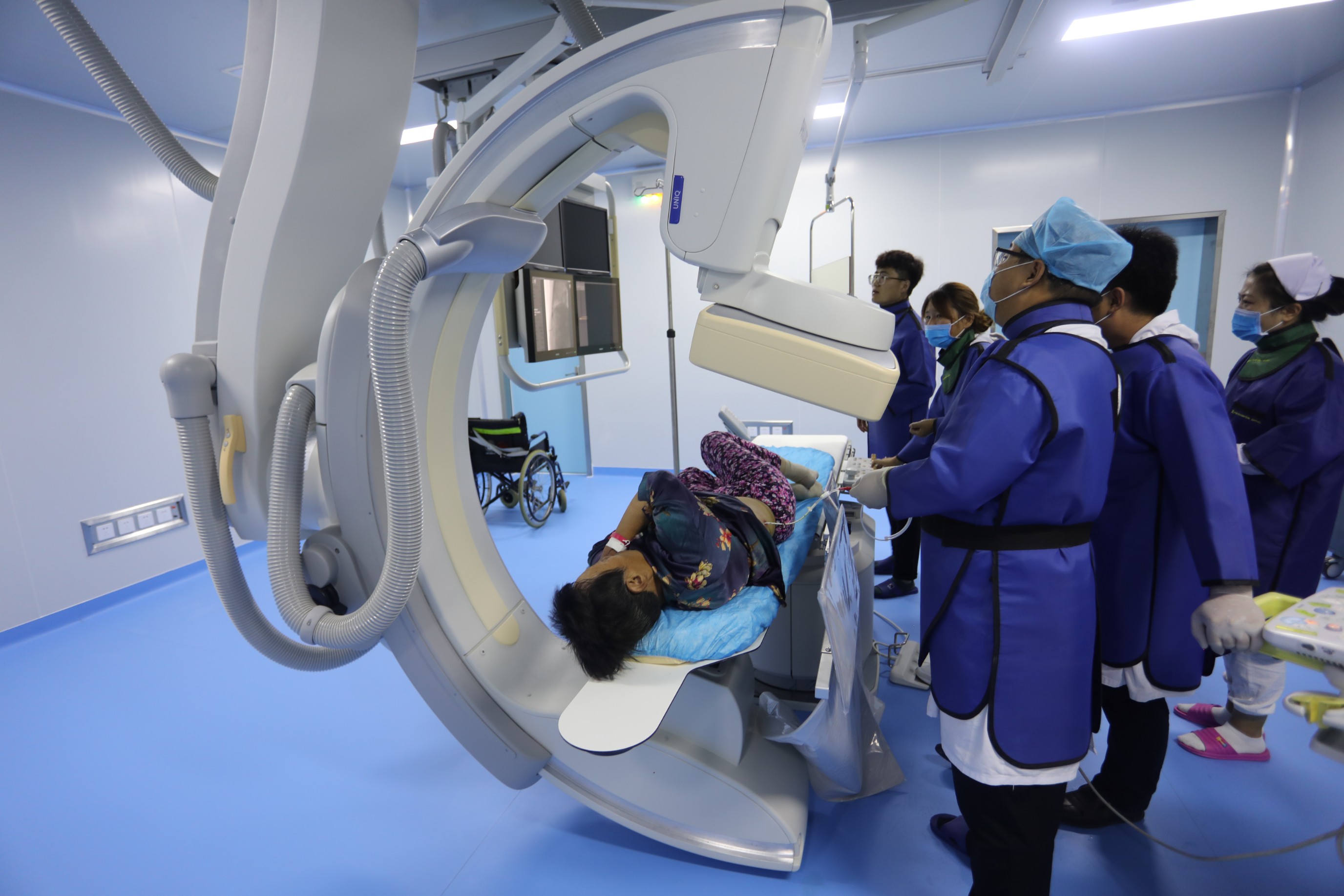 旗人民医院：外一科完成我旗首例大C,血管造影机引导下肝囊肿硬化治疗术