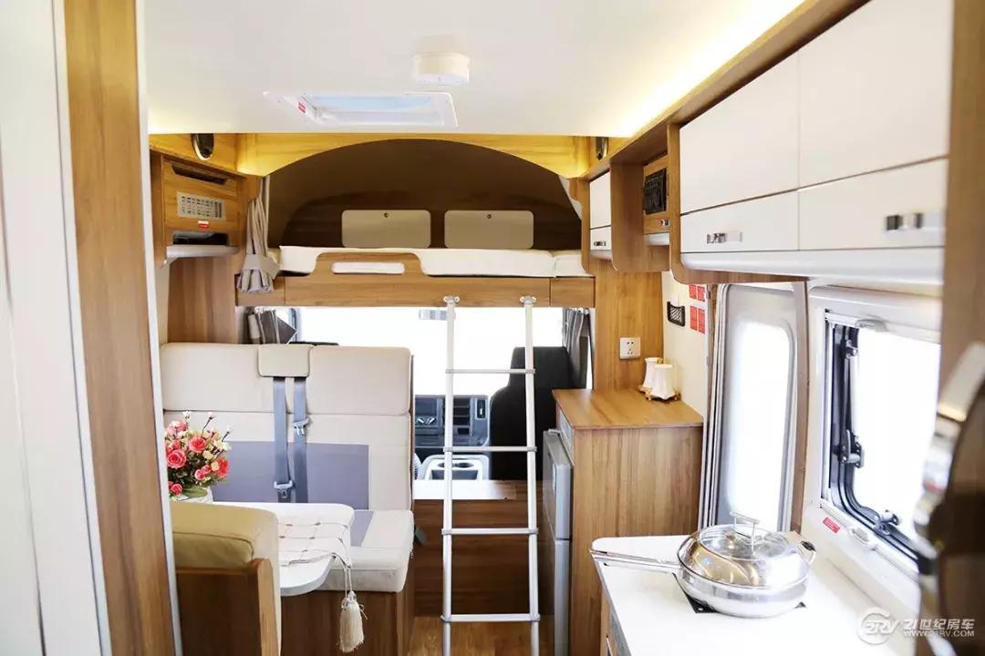 经济实用型7座4驱房车价位,b型房车u型会客区