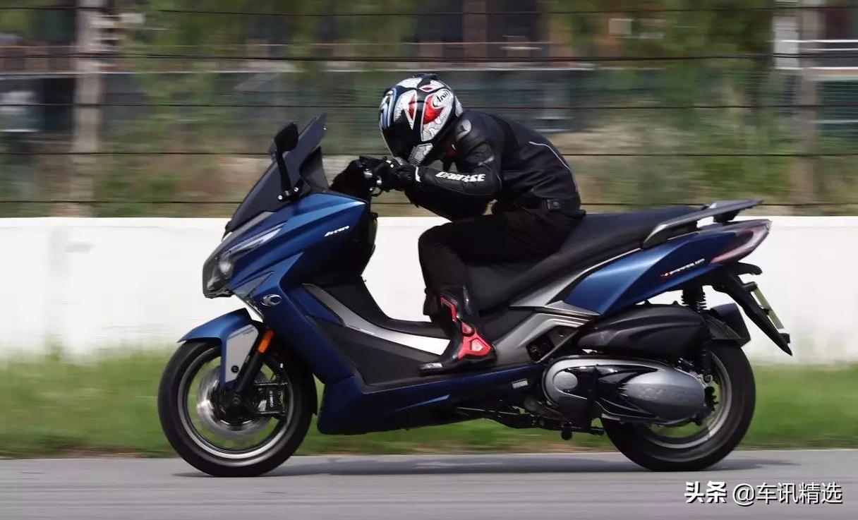 趴不动重机,换一台踏板如何?能压弯的XcitingS400,颜值还很高