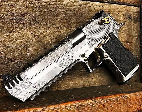 沙漠之鹰用什么手枪,沙漠之鹰手枪实战视频