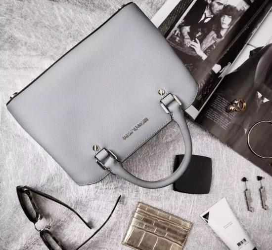 刚步入社会把自己打扮成熟,实用又轻奢的包包