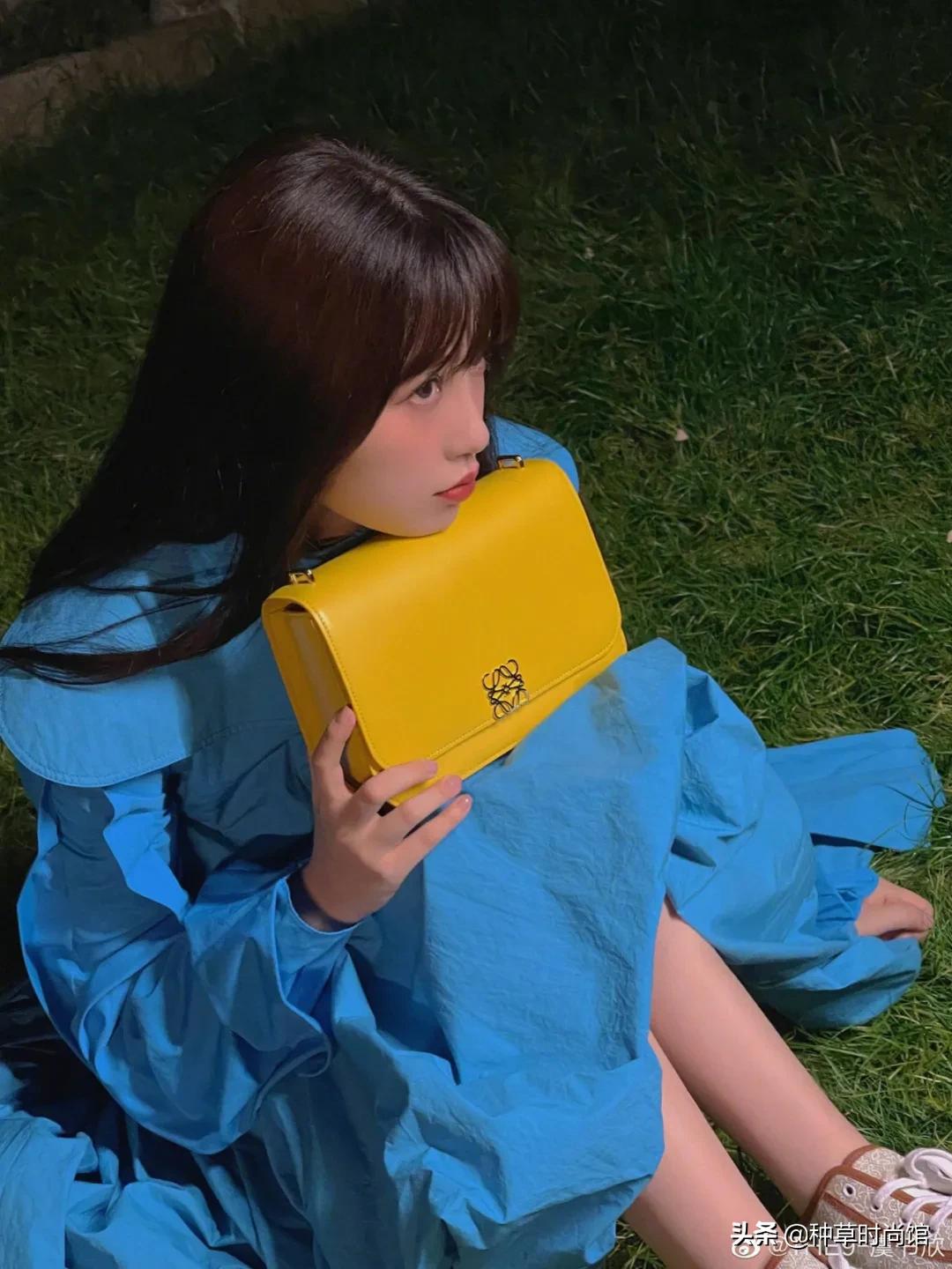 雾霾蓝和克莱因蓝哪个显白,宝蓝跟克莱因蓝哪个显白