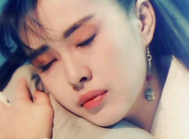 单眼皮、龅牙、厚嘴唇，这些缺陷美才是娱乐圈该有的百媚千红