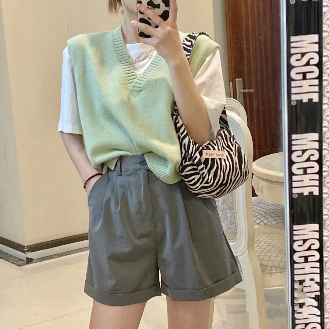 2022年新款夏天时尚西装短裤气质,2020年流行的西装裤穿搭
