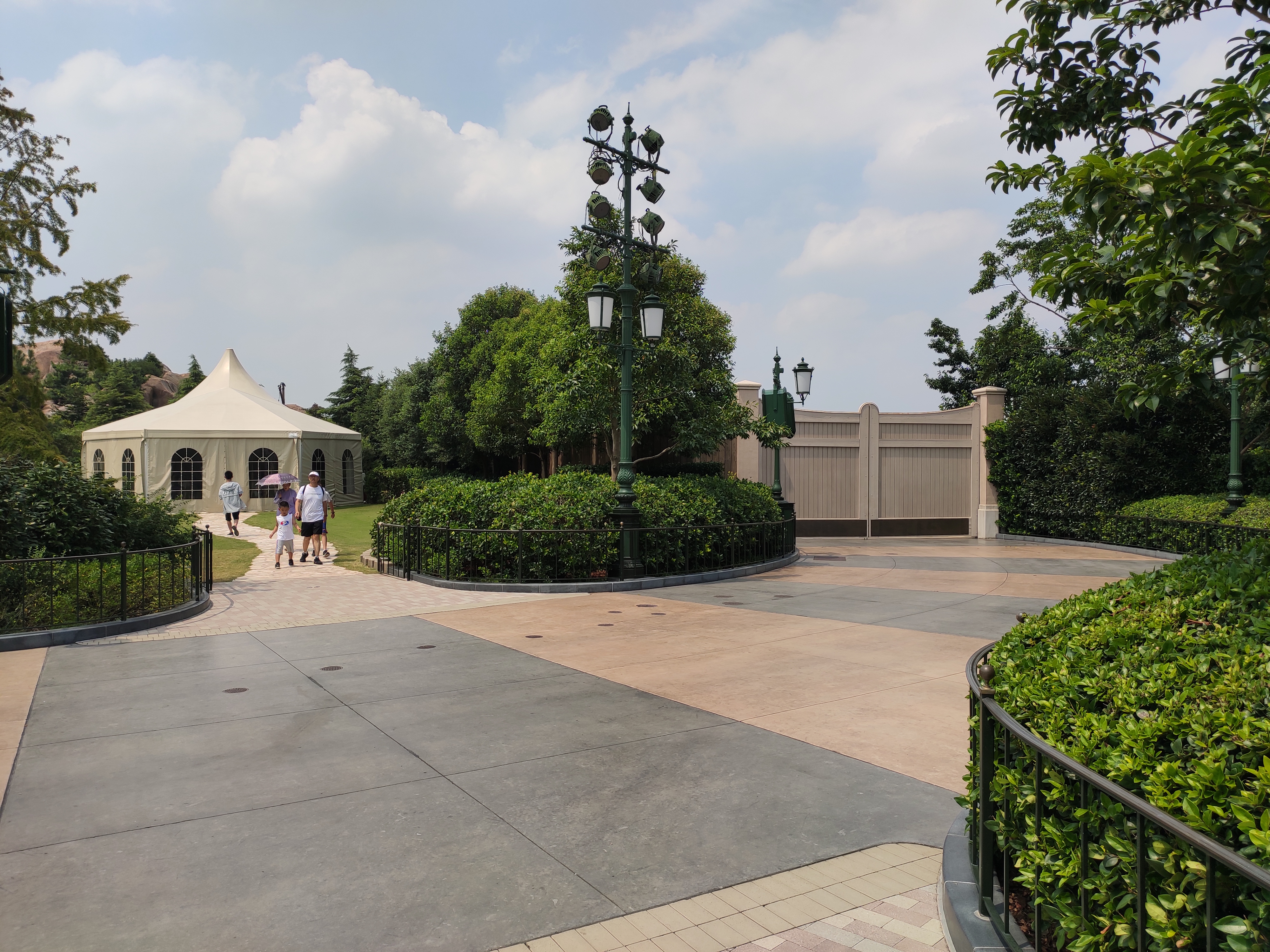 上海迪士尼一大一小旅游攻略,上海迪士尼吃住攻略讲解