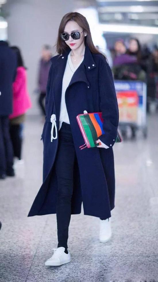 这条围巾5元英语,这条围巾的价格有点高英文怎么说