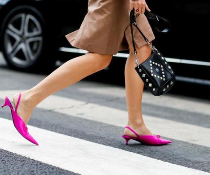 V口鞋太好穿了吧，显瘦显高又时髦，脚宽脚胖再也不用愁了