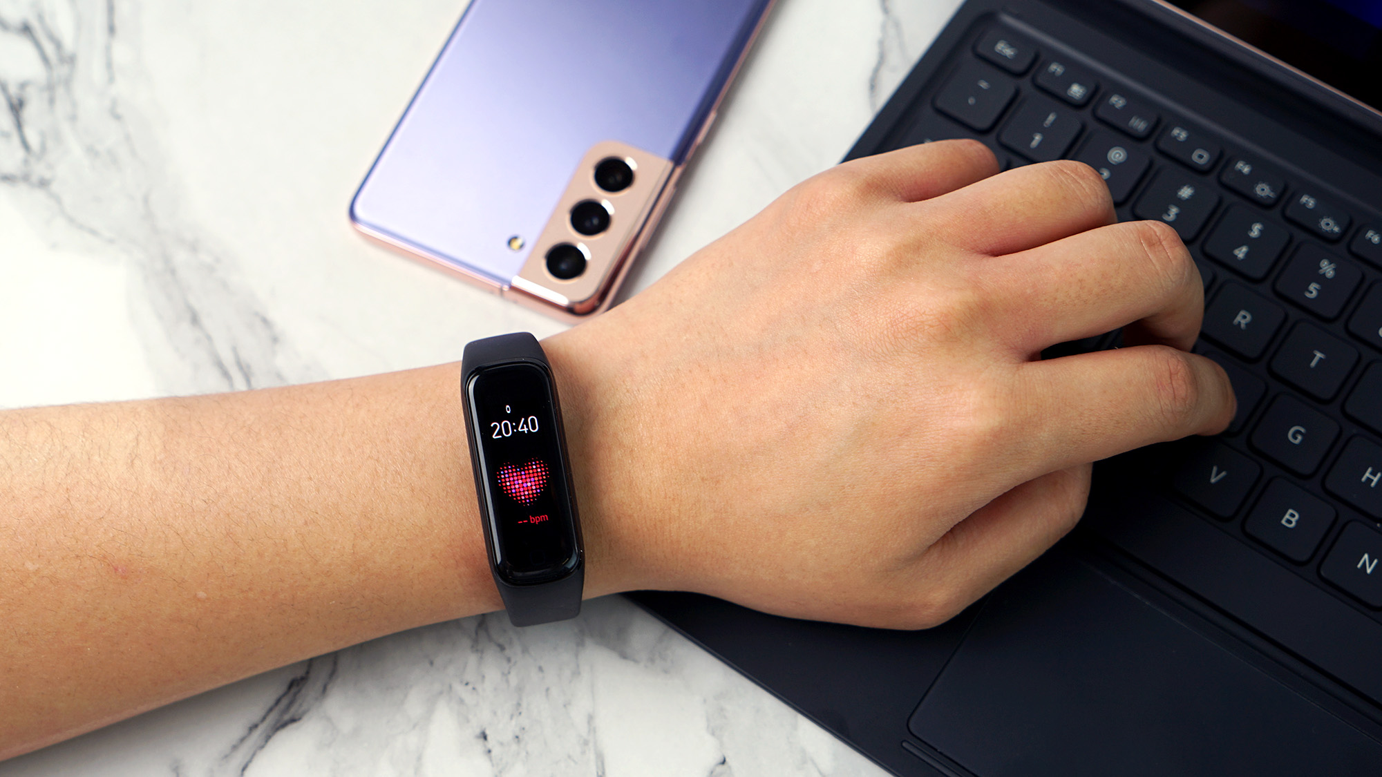 三星galaxyfit2手环使用方法,三星推出fit2运动手环