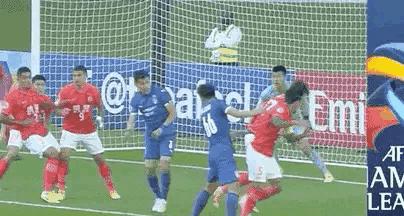 张琳芃被对手倒钩踢头,张琳芃被爆头