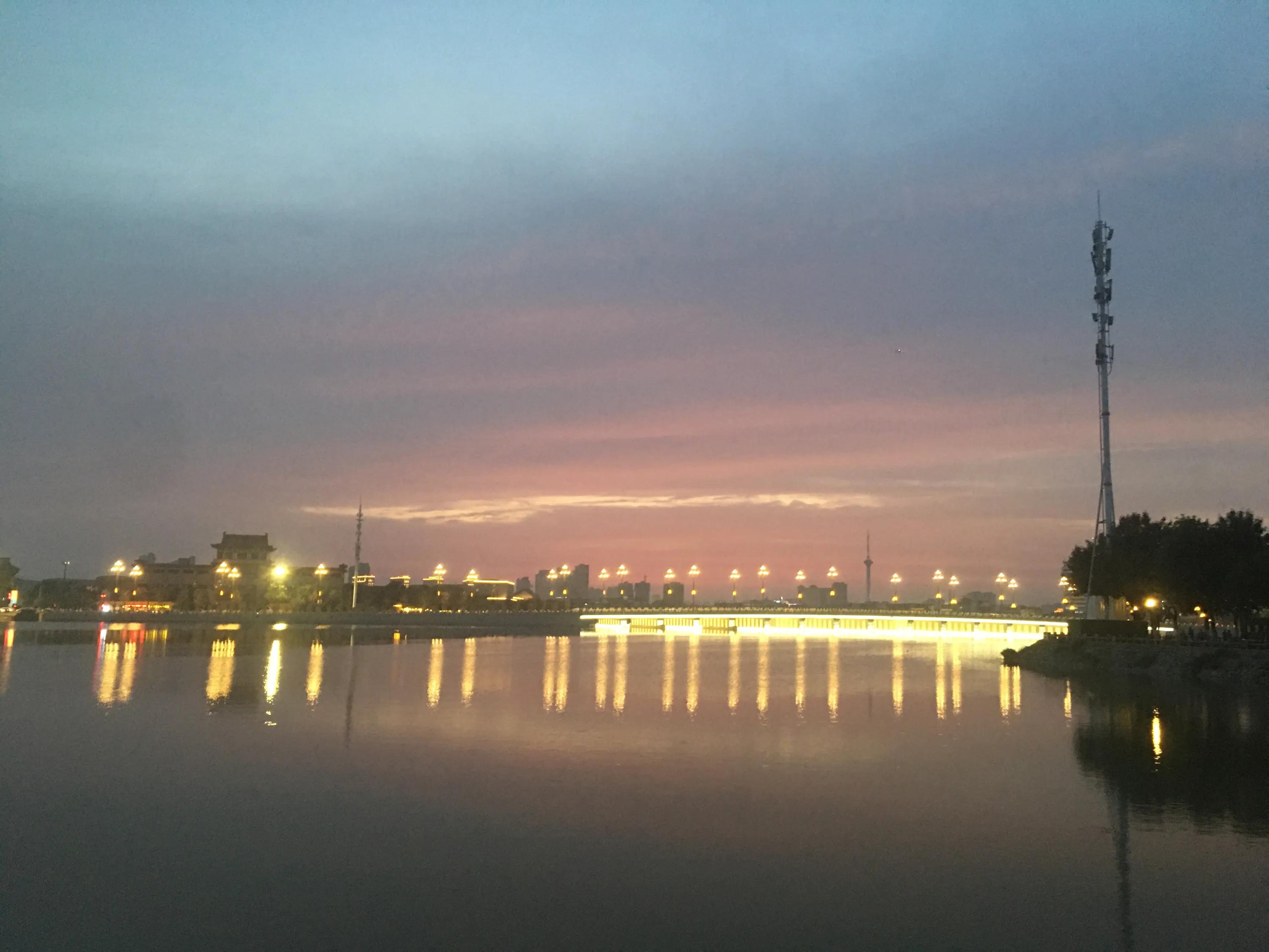 开封夜市小吃本地人常去的,开封西司广场最好吃的夜市