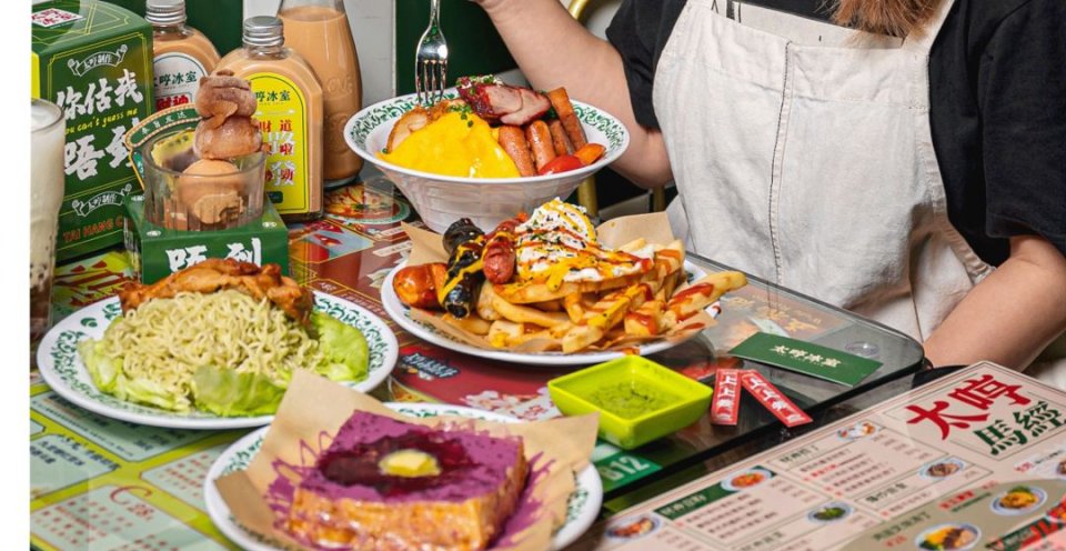 使徒行者同款冰室，现点现拉港奶，先抽盲盒才能喝