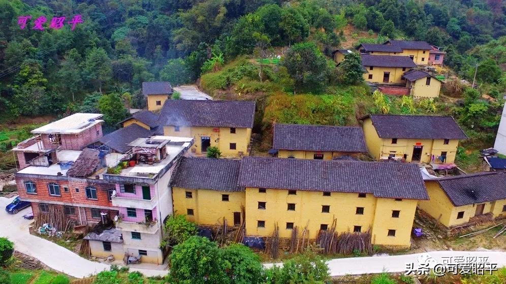 贺州昭平长寿之乡,昭平县百年炮楼图片