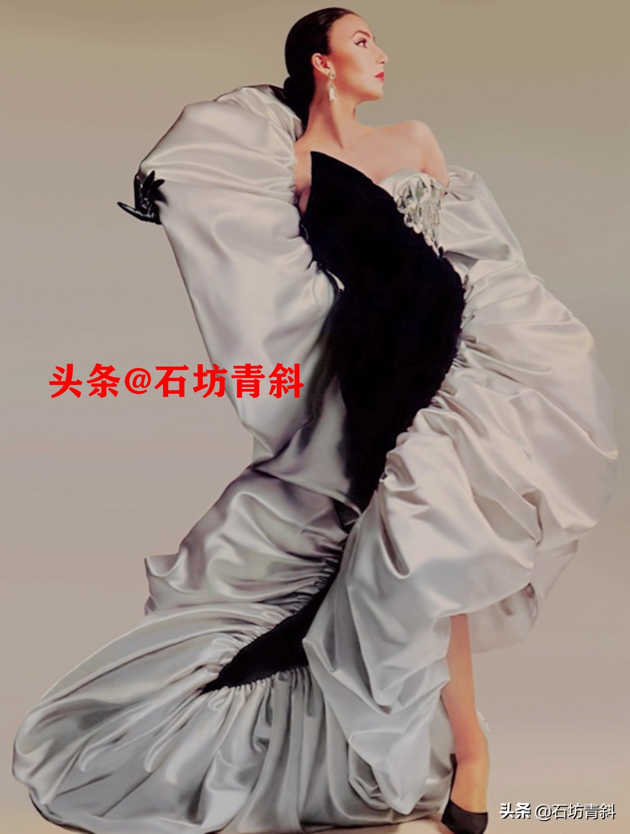 身边围绕无数小鲜肉,奇装异服的始祖,看她如何72变