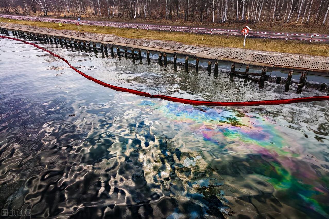 万吨巨轮遭遇飓风沉入太平洋，船体撕裂燃料泄漏！真实纪录片