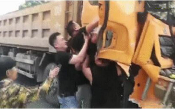 你站出来的样子足以温暖全世界,2020年卡车司机感动瞬间回顾