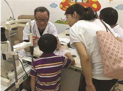 儿童误滴了氯霉素眼药水,小孩风油精弄到眼睛会自愈吗