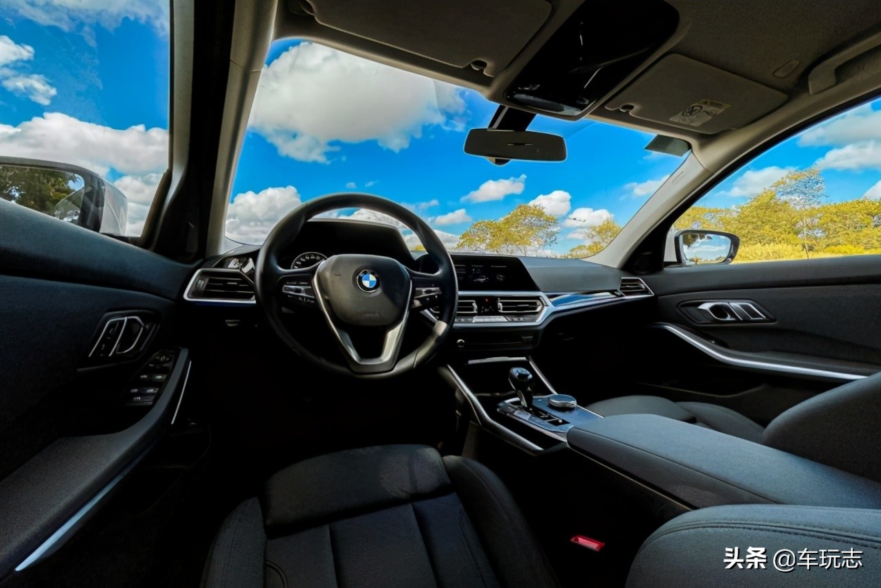 2012宝马318i高配,2017款宝马318i时尚型低配