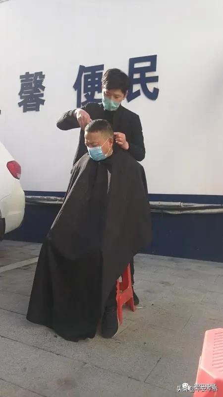 防疫一线的执勤民警,防疫一线警方在行动