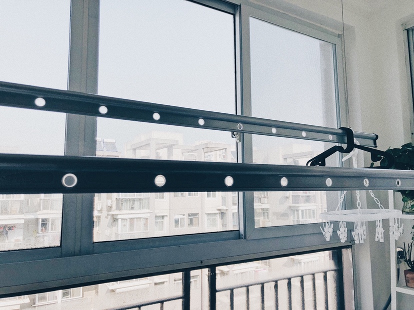 手摇晾衣架与电动晾衣架哪种好？分别体验1年后，才知以前错了