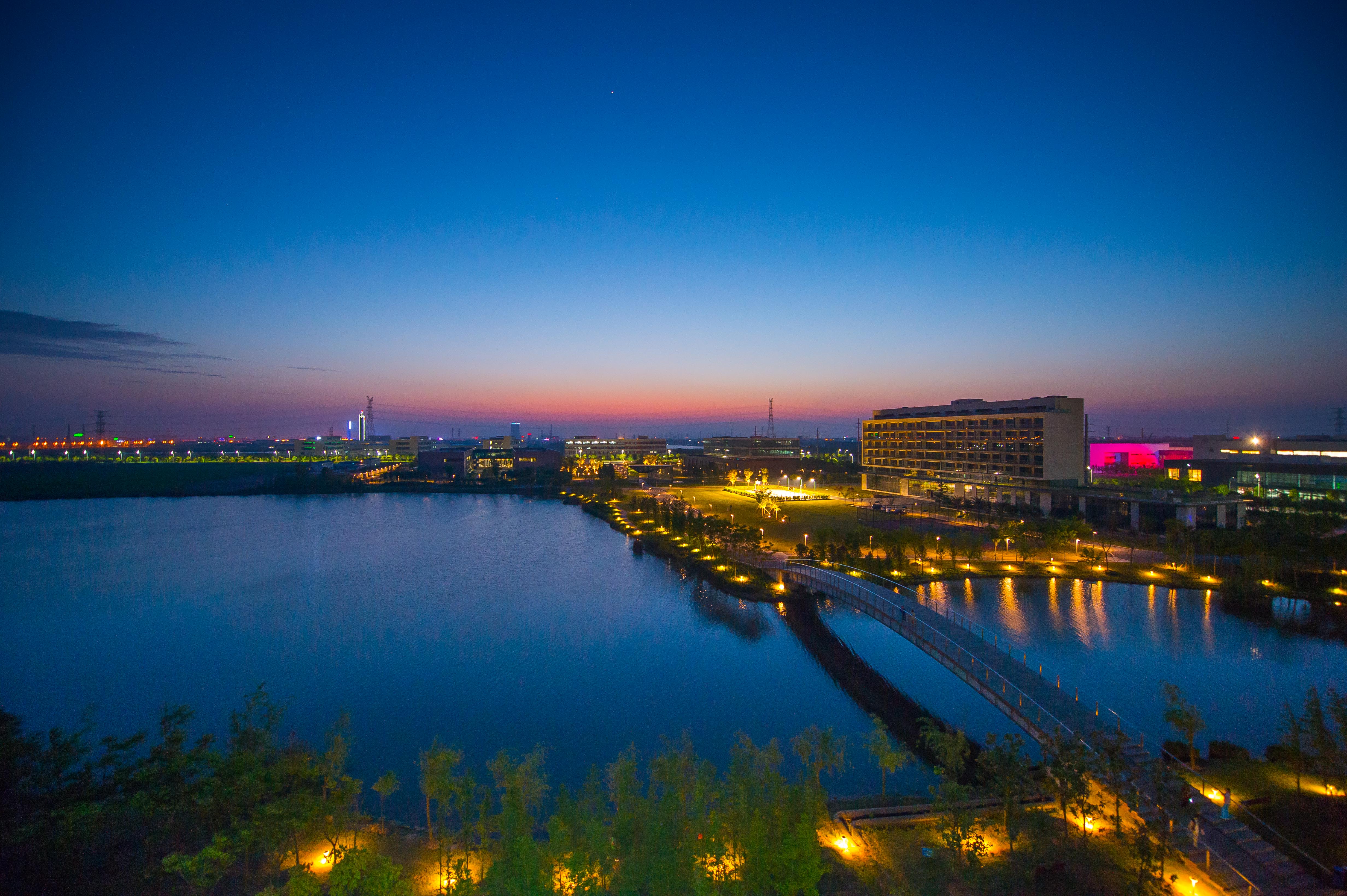 欧普照明超越所见,遇见杰出雇主广电运通