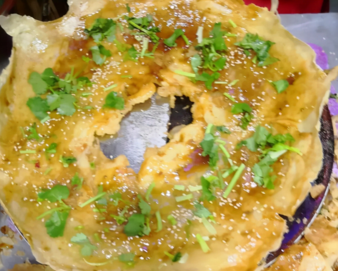 南京只够站3个人的小店，老板很少露面，3个员工每月帮他赚10万