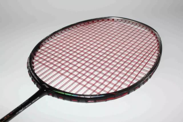 进攻型羽毛球拍推荐排行榜前十名,快速进攻高端羽毛球拍推荐