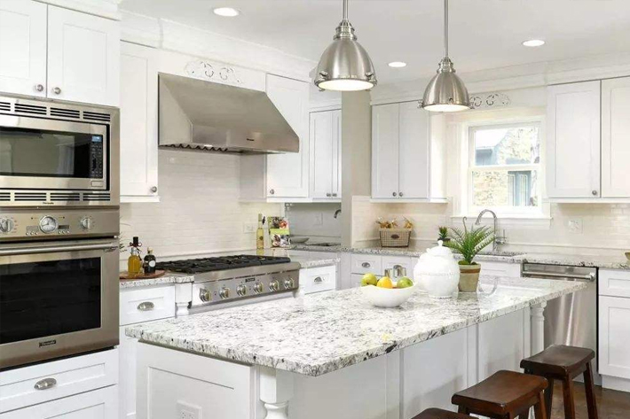 厨房台面用石英石真的还是假的,304不锈钢台面和石英石台面哪个好