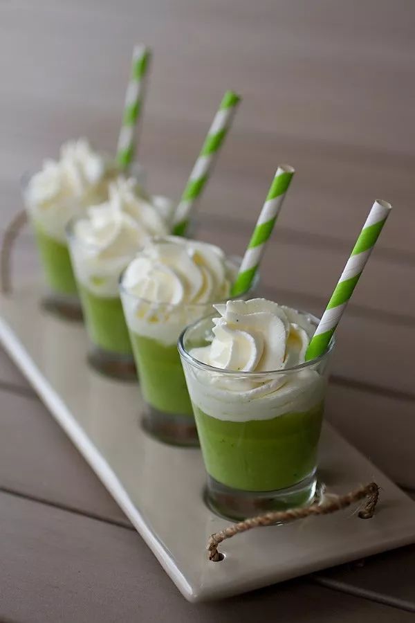 泫雅牛油果绿两件套,泫雅牛油果绿穿搭