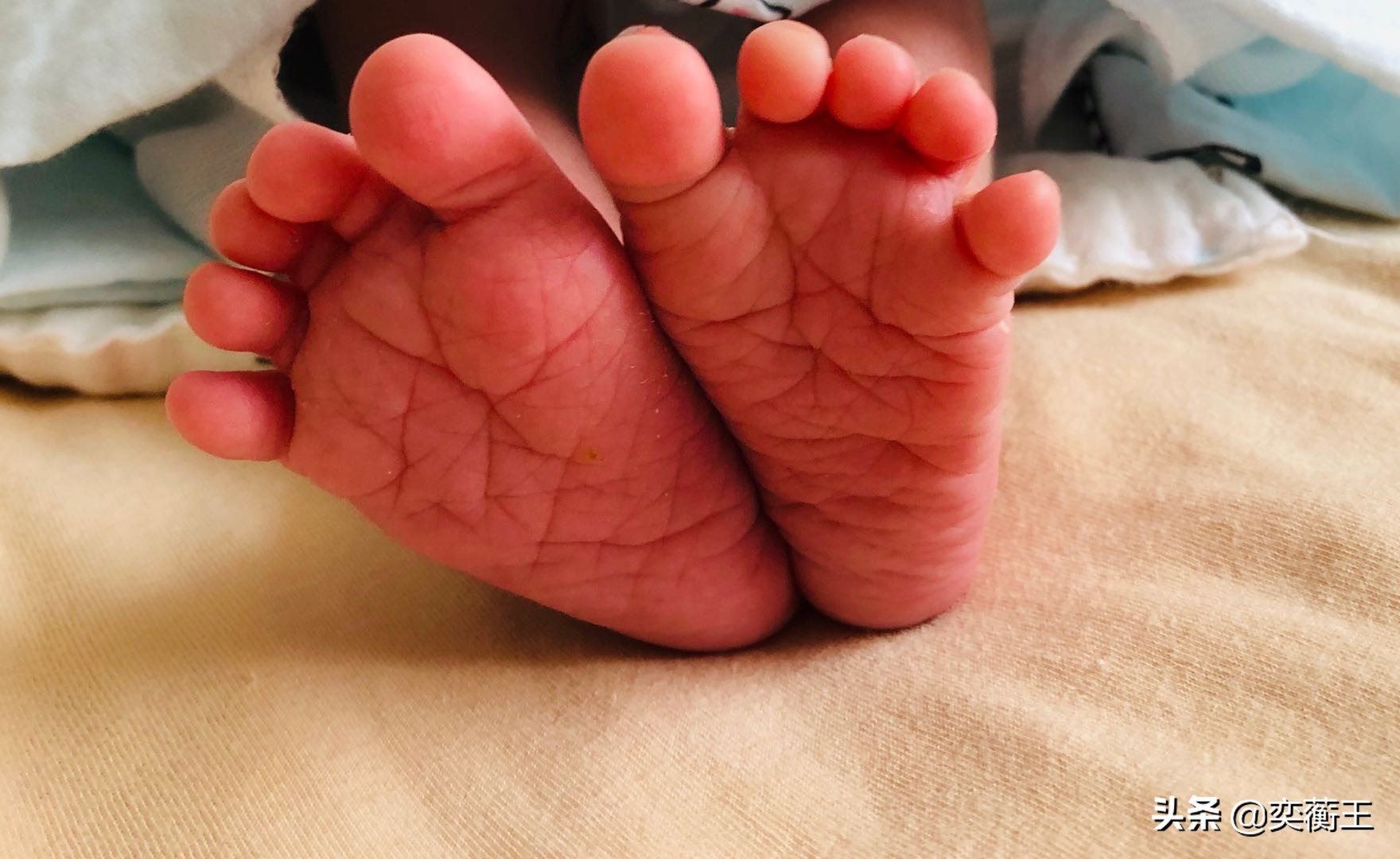 生孩子全产程真实记录,第一次生孩子在产房经历了什么