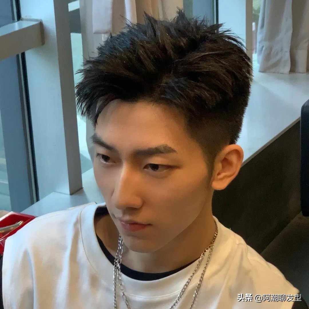 男士发型两边铲光中间留长怎么弄,2020最火短发男寸头两边铲烫发