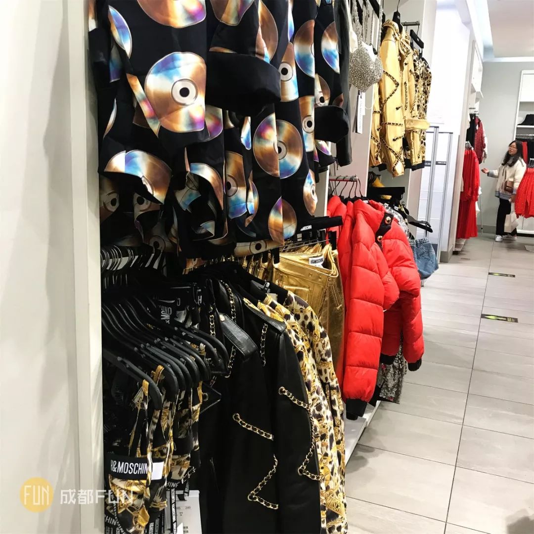 moschinohm合作款,hm和星际联名