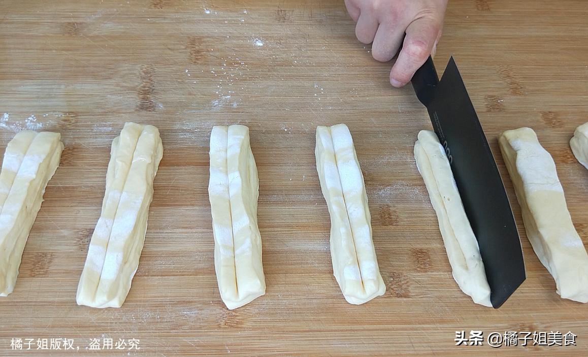 油条最简单的做法商用,10分钟就搞定的油条做法