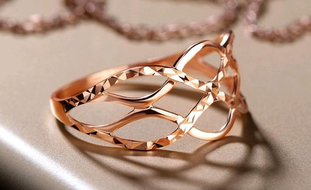 18k真金是彩金吗,假彩金和真金的区别